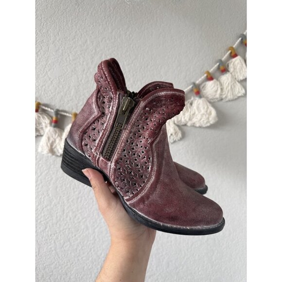 Circle G Cutout Zip Wine Leather Booties Distress Cowgirl Rodeo Western 7.5 - Picture 1 of 11